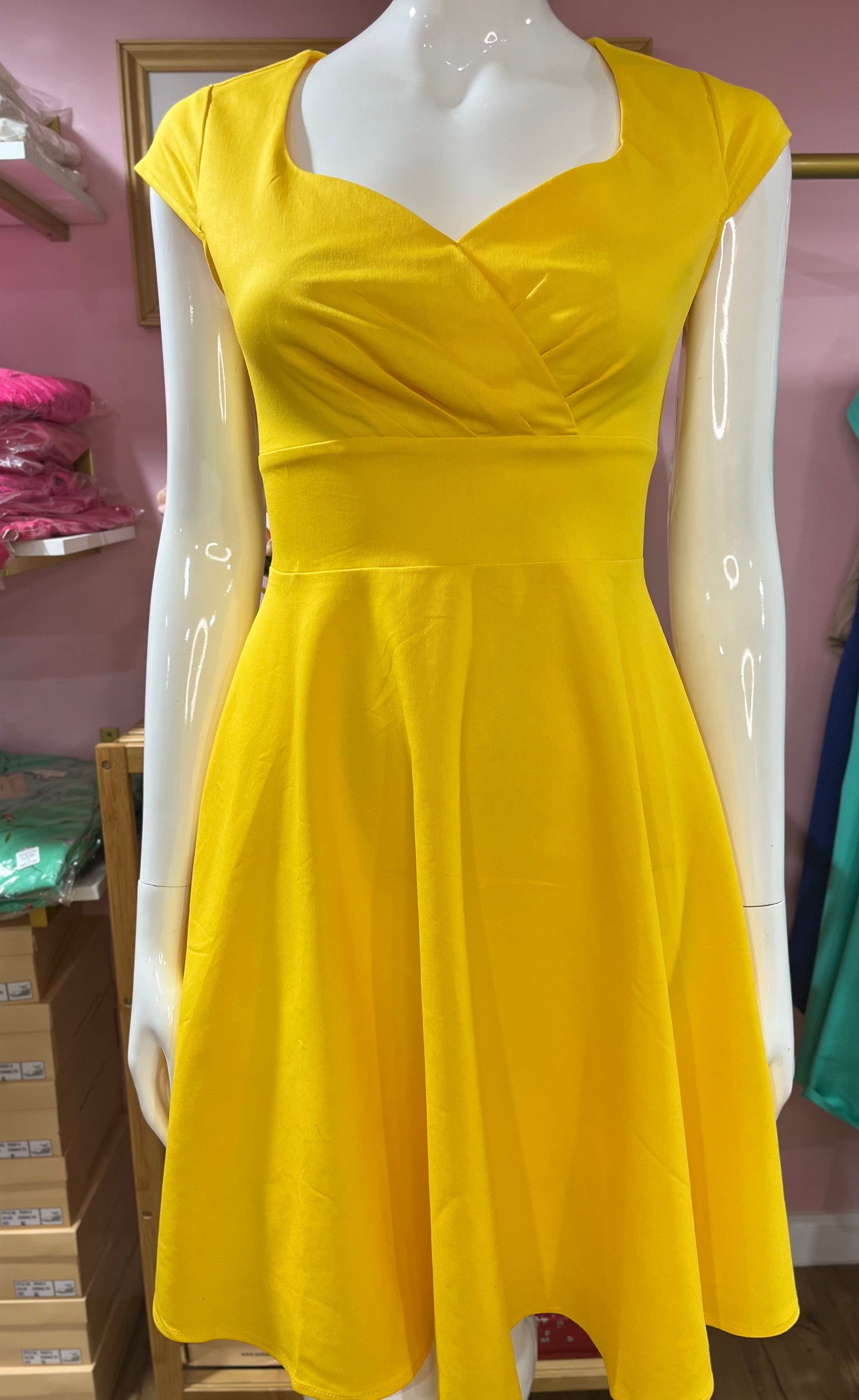 Short Sleeve sweetheart knee length Dress in Yellow