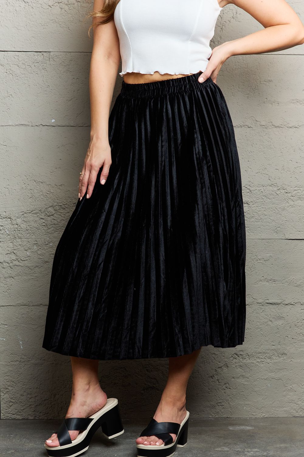 Pleated Flowy Midi Skirt in Black